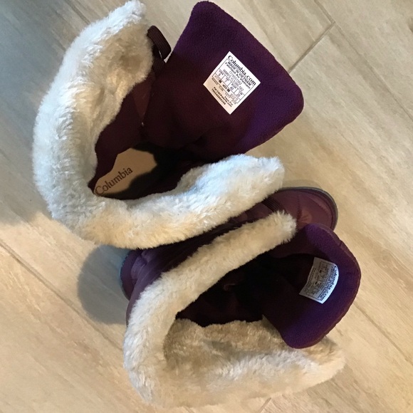 COLUMBIA, Women’s Quilted Lace Up Boots in Burgundy with Fur Trim Size 9 - Picture 6 of 11